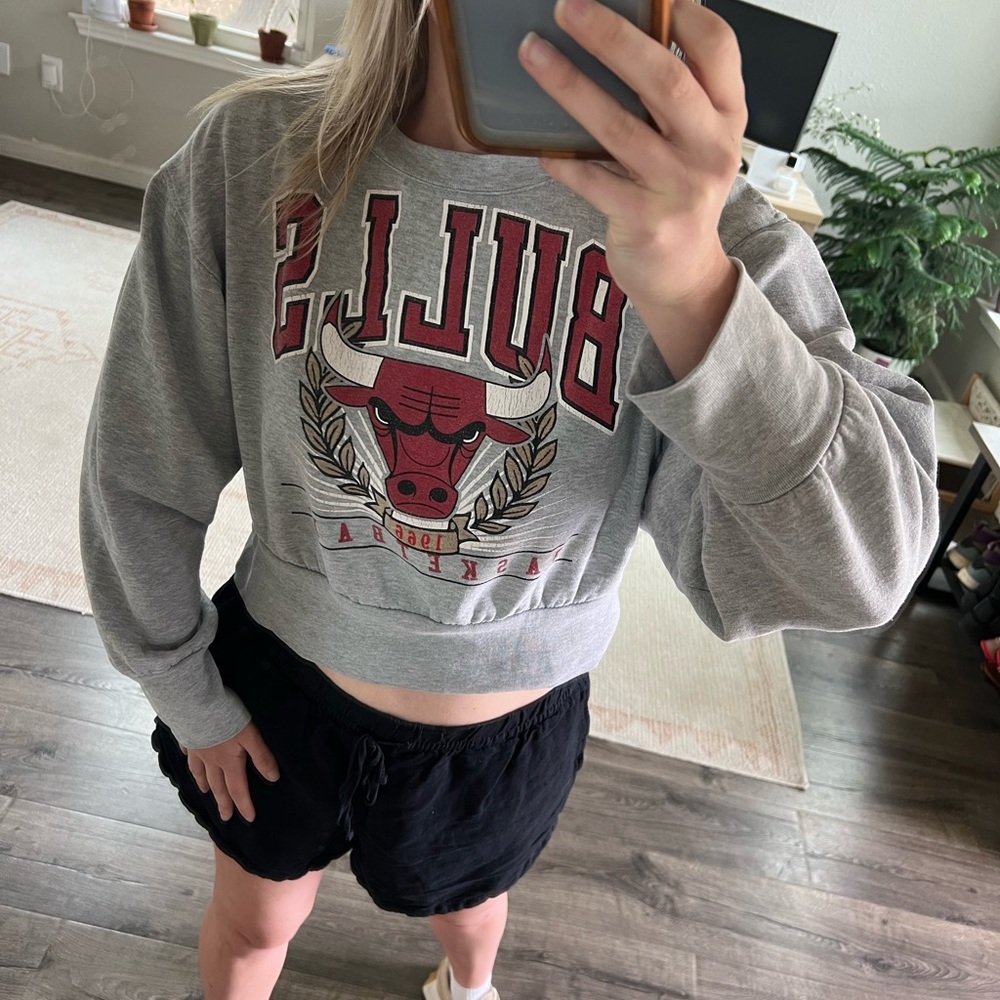 Chicago Bulls Gray Cropped Crewneck Sweatshirt